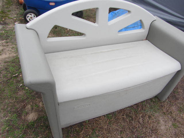lot 62 image: Storage Bench