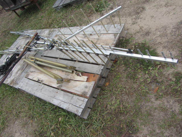 lot 70 image: Roof Antennas