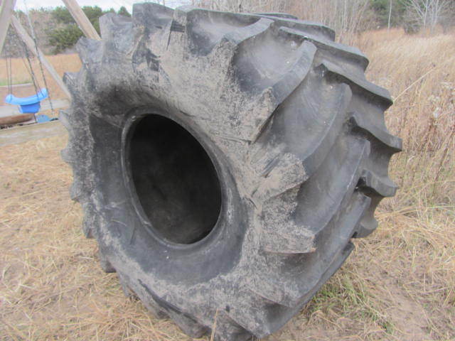 lot 82 image: Industrial Tire
