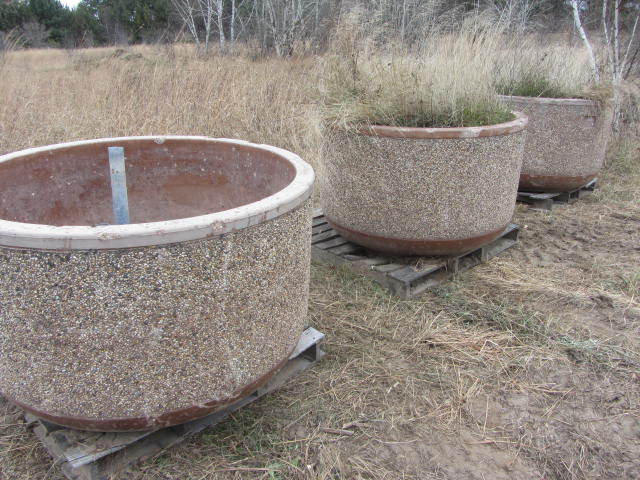 lot 84 image: Large Planters