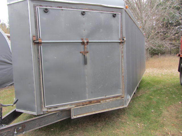 lot 5 image: Enclosed Trailer