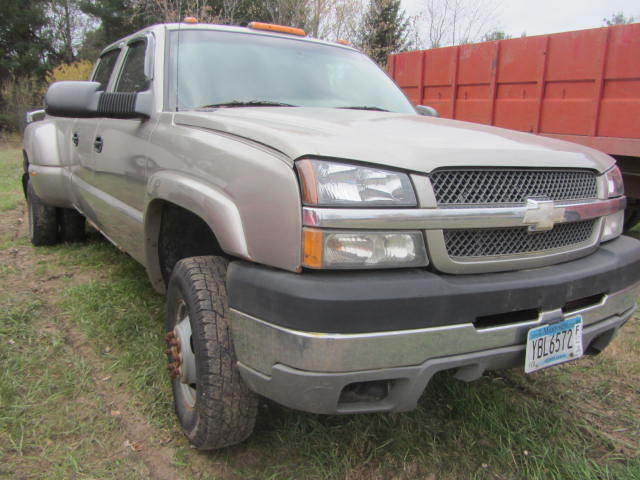 lot 2 image: Chevrolet Dually Pickup
