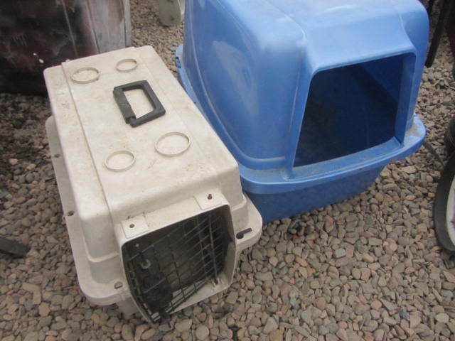 lot 97 image: Kennel, Litter Box