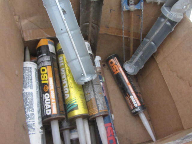 lot 127 image: Caulk Guns, Sealant, Caulk