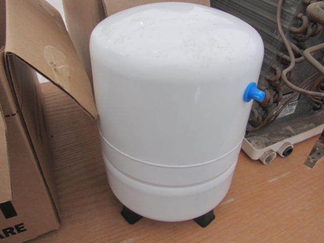lot 129 image: Expansion Tank