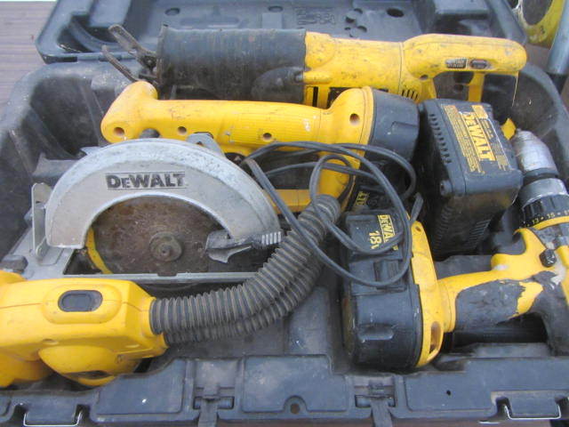 lot 110 image: DeWalt 18V Package