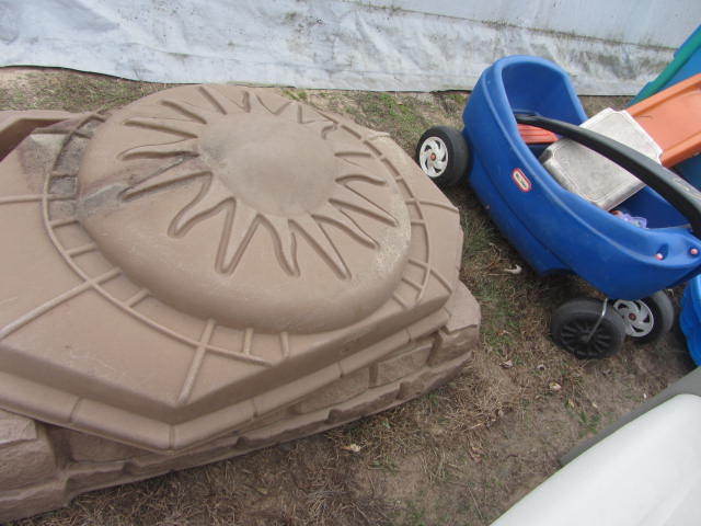 lot 63 image: Little Tykes Toys