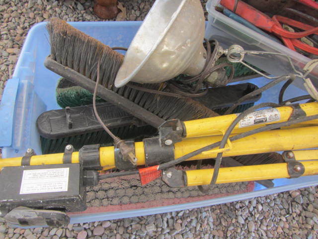 lot 136 image: Tripod Outlet, Broom Heads