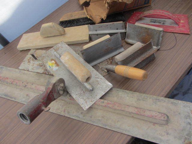 lot 142 image: Trowels, Bull Float
