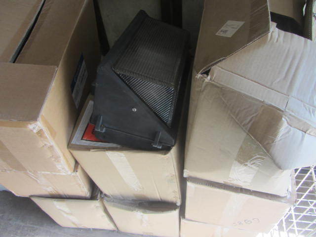 lot 163 image: Outdoor Security Lights