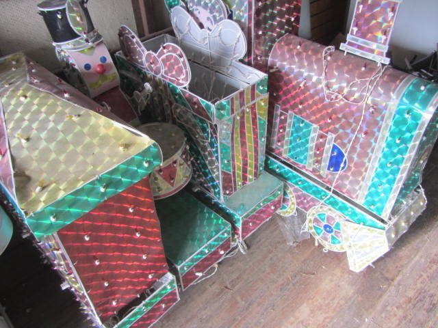 lot 171 image: Holiday Train