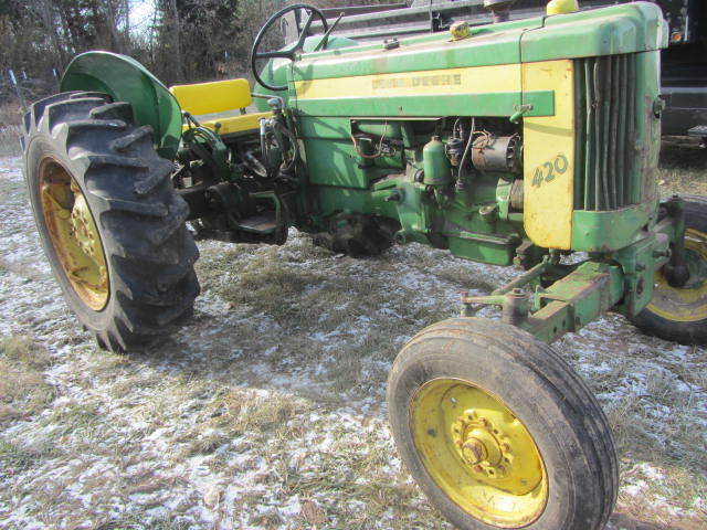 lot 3 image: John Deere Farm Tractor