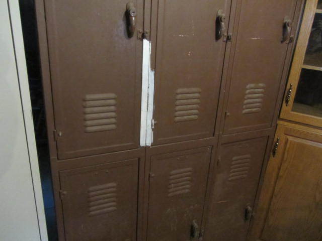 lot 188 image: Locker Units