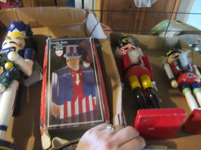 lot 194 image: Nut Crackers