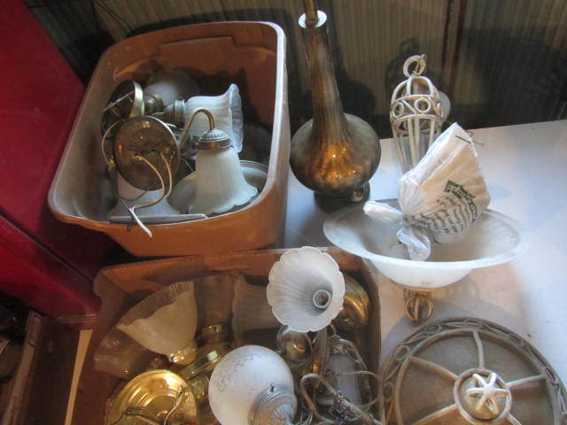 lot 180 image: Lighting