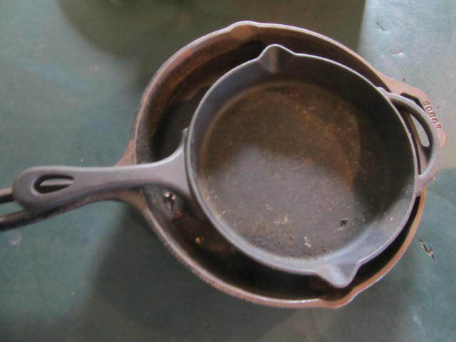 lot 202 image: Cast Iron Fry Pans