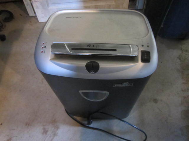 lot 213 image: Paper Shredder