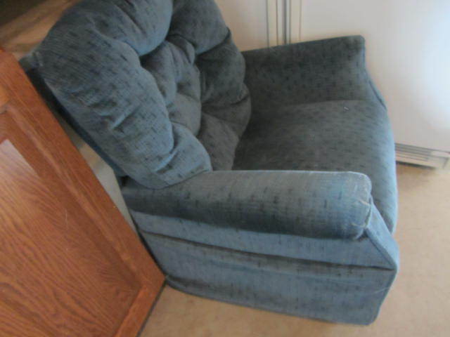 lot 214 image: Childs Recliner
