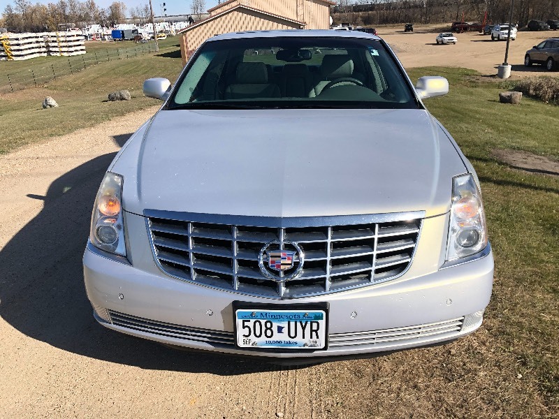 lot 3 image: 2006 Cadillac DTS -No Reserve-