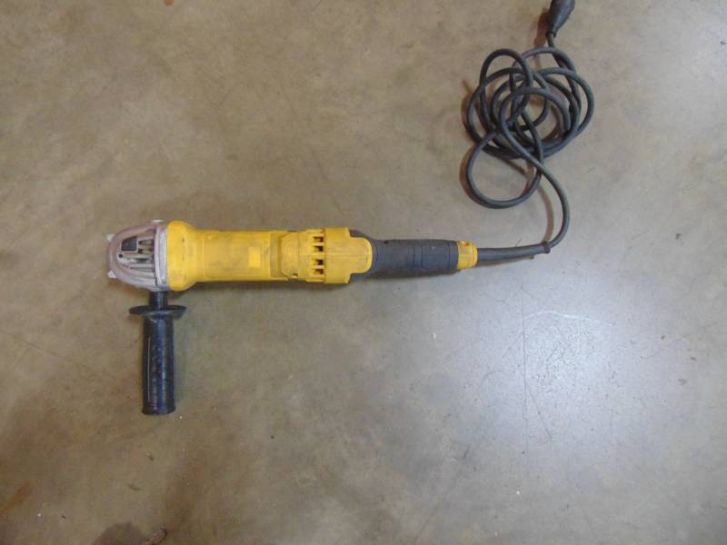 lot 14 image: DEWALT 4-12 IN. - 5 IN. HIGH PERFORMANCE TRIGGER GRIP GRINDER DWE43113