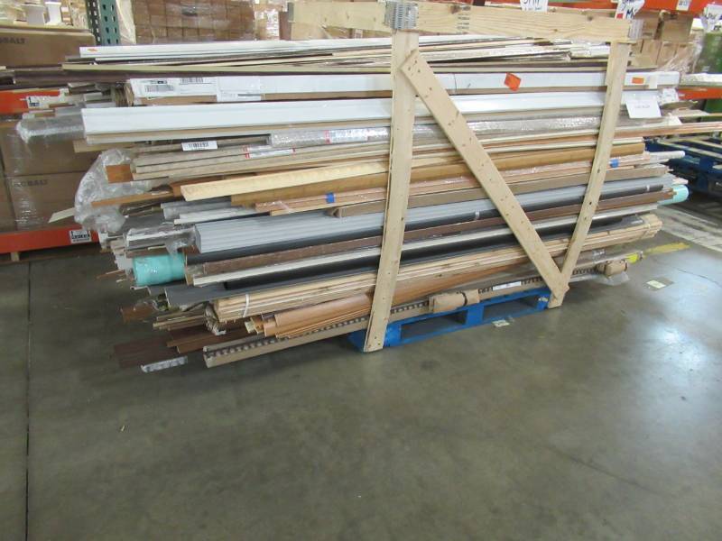 lot 233 image: Huge Pallet of Miscellaneous TrimMoulding.
