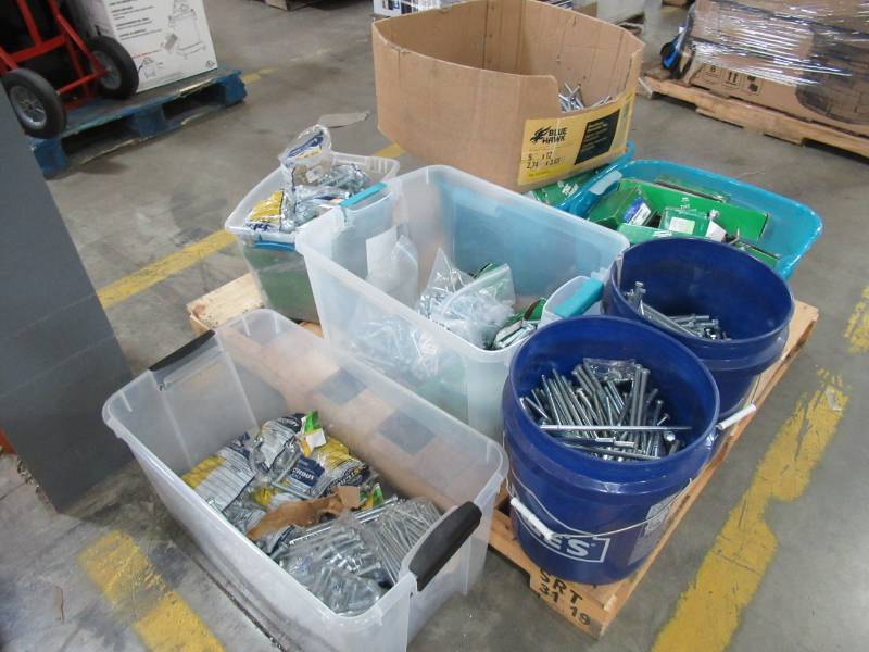 lot 280 image: WHOLESALE MIXED PALLET OF HEX AND CARRIAGE NUTS AND BOLTS