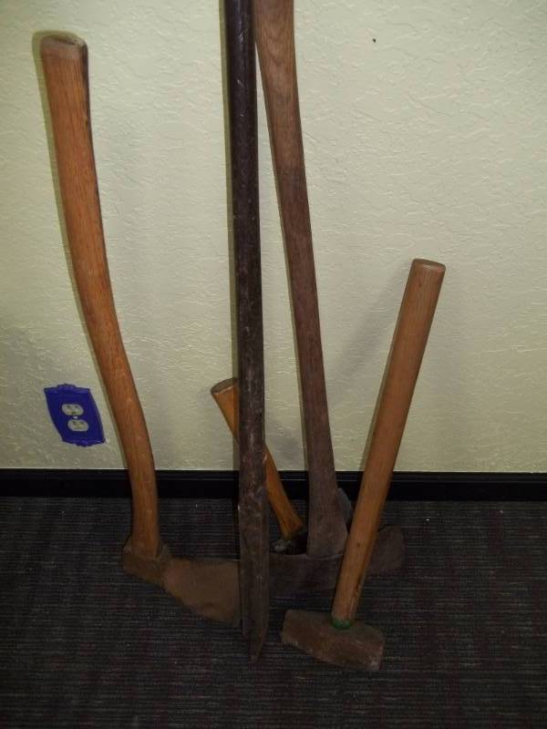 lot 17 image: Yard Tools