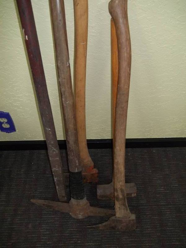 lot 18 image: Yard Tools