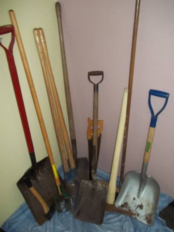 lot 35 image: Yard Tools
