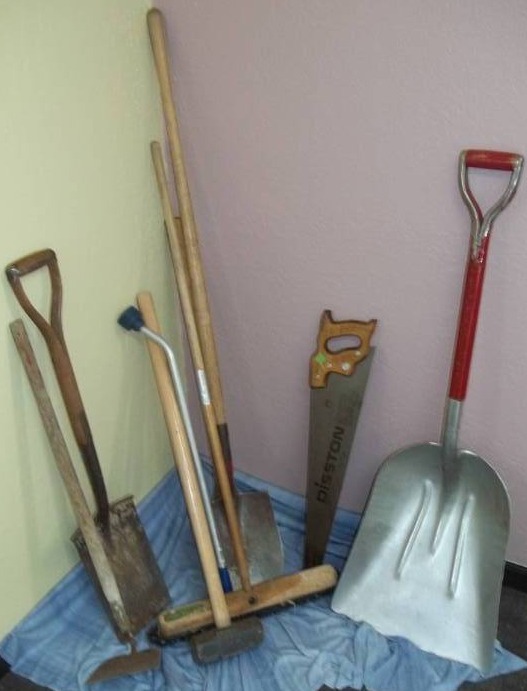 lot 36 image: Yard Tools