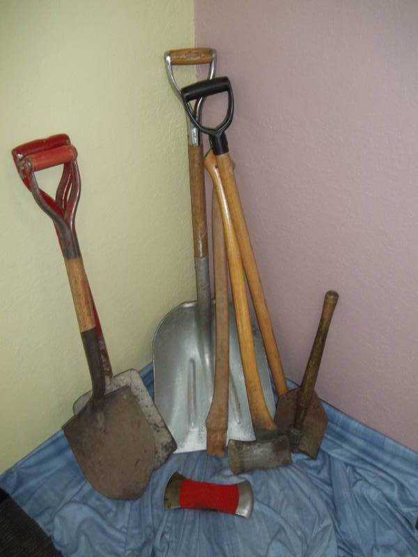 lot 38 image: Yard Tools