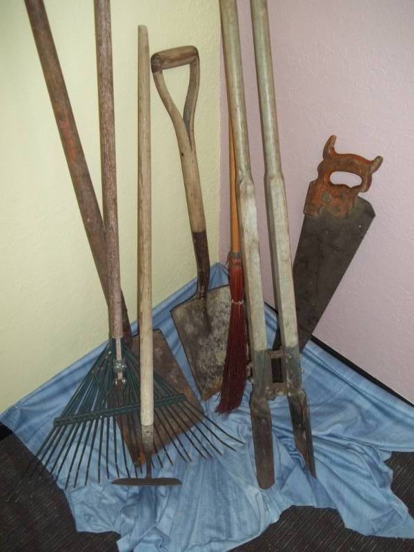 lot 39 image: Yard Tools