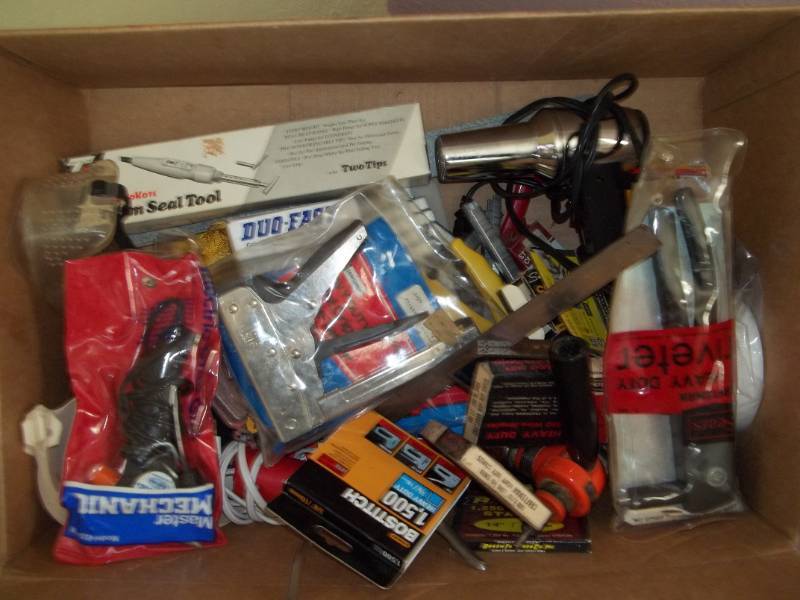 lot 68 image: Misc Hand Tools and Staples