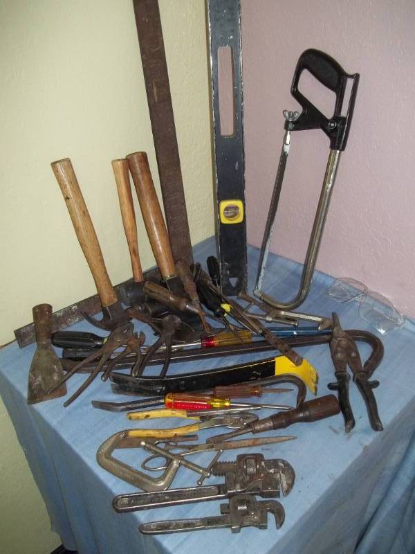 lot 95 image: Bucket of Hand Tools