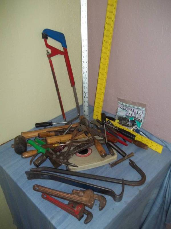 lot 96 image: Bucket of Hand Tools
