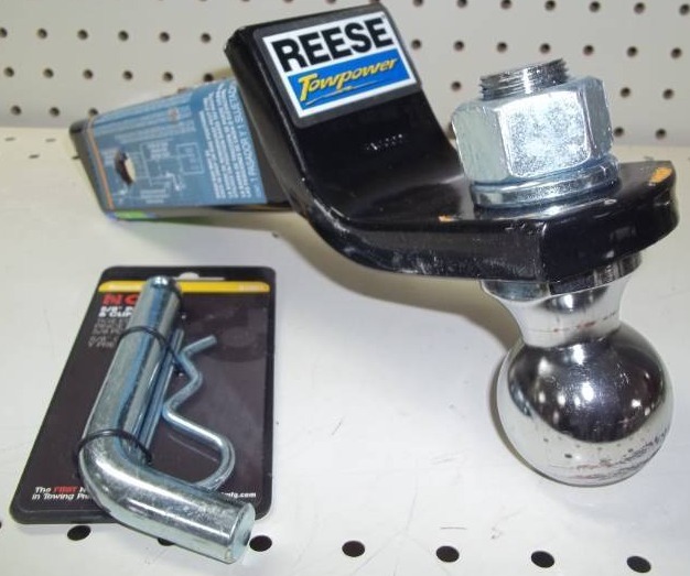 lot 105 image: 2 Receiver Bar with Ball