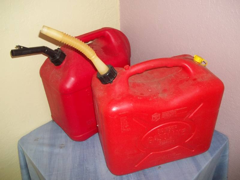 lot 124 image: Gas Cans