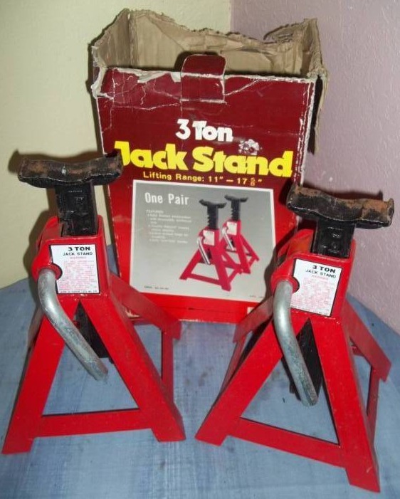 lot 156 image: Jack Stands