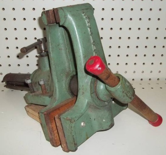 lot 9 image: Wood and Metal Vise