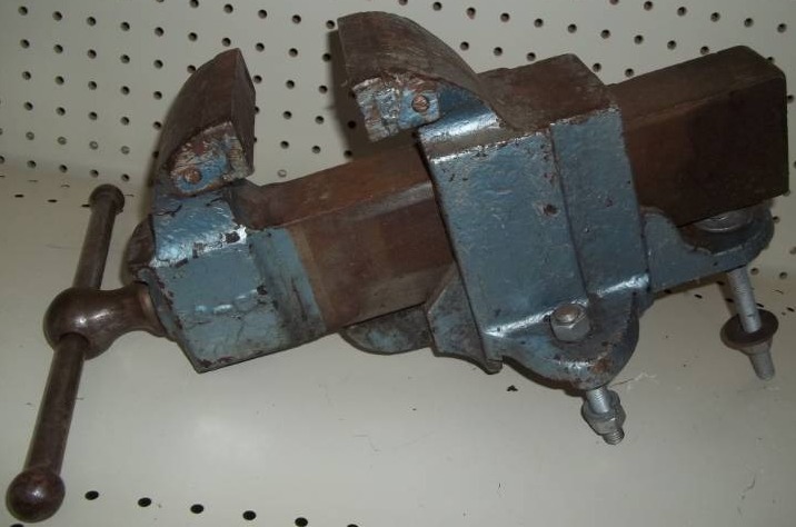 lot 10 image: Vise