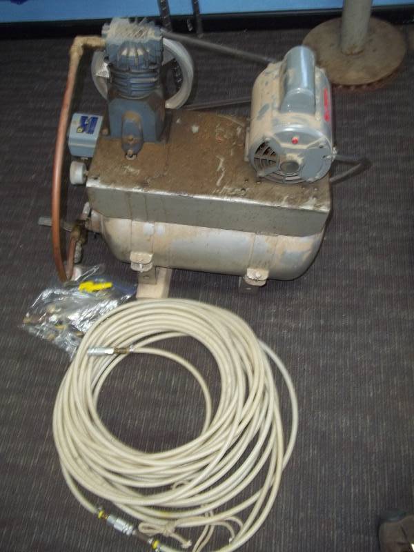lot 2 image: Air Compressor