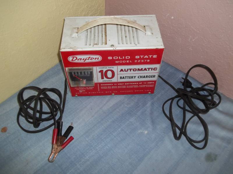 lot 189 image: Battery Charger