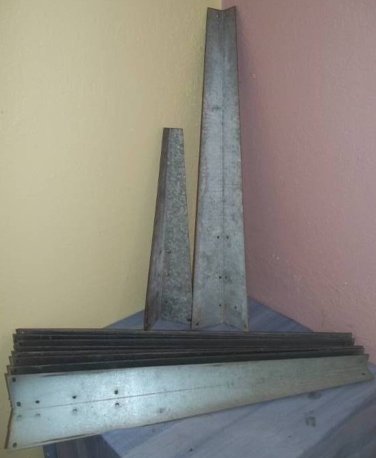 lot 191 image: Metal Leg Brackets