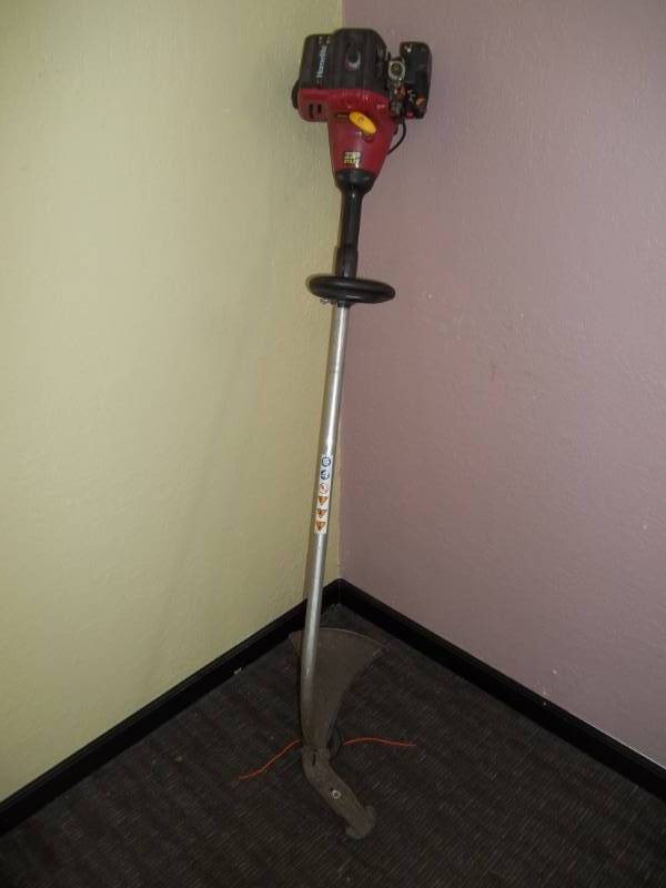 lot 206 image: Weed Whip