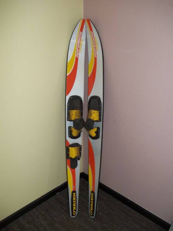 lot 207 image: Water Skis