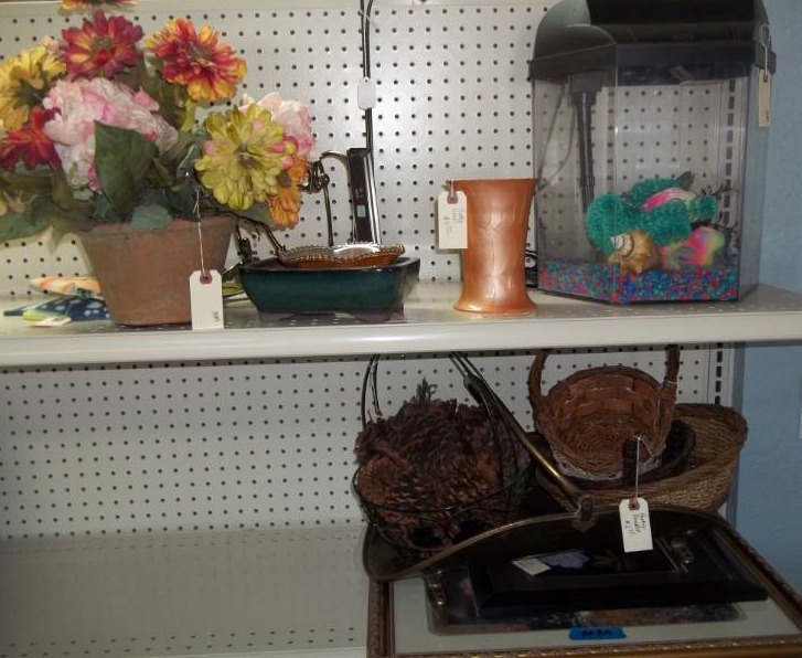 lot 213 image: Misc Home Decor and More