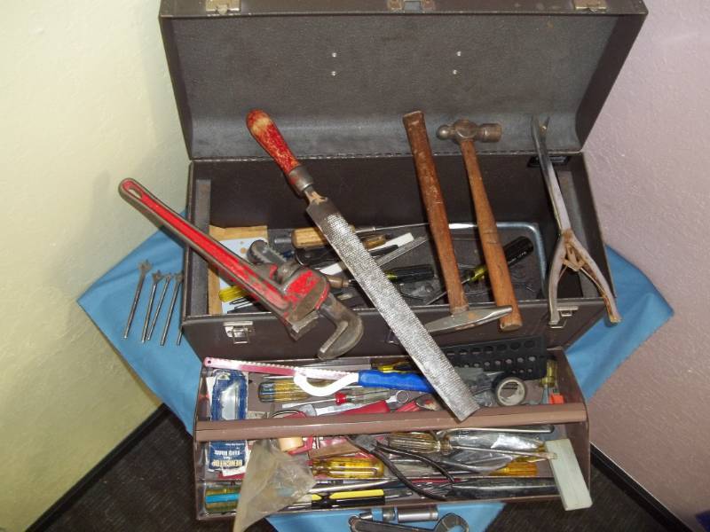 lot 219 image: Kennedy Tool Box with Assorted Hand Tools