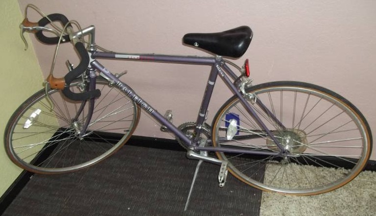 lot 228 image: Mens Bike