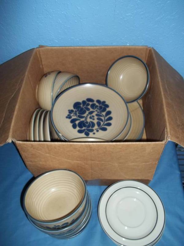 lot 239 image: Dishware