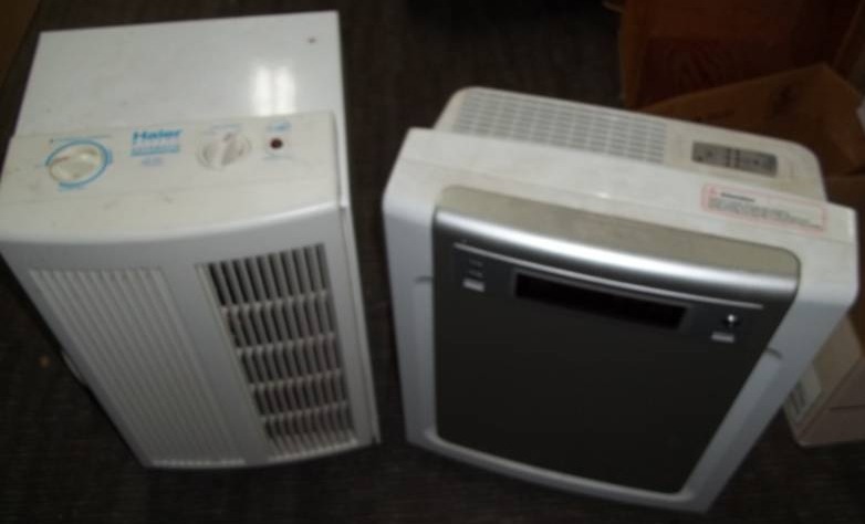 lot 240 image: Dehumidifier and Air Purifier